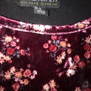 Plus size crop top red floral velt top